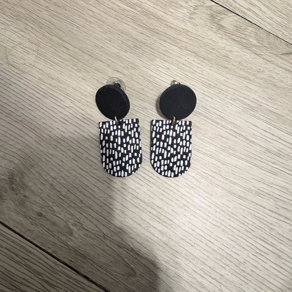Earring bundle - Picture 3 of 7